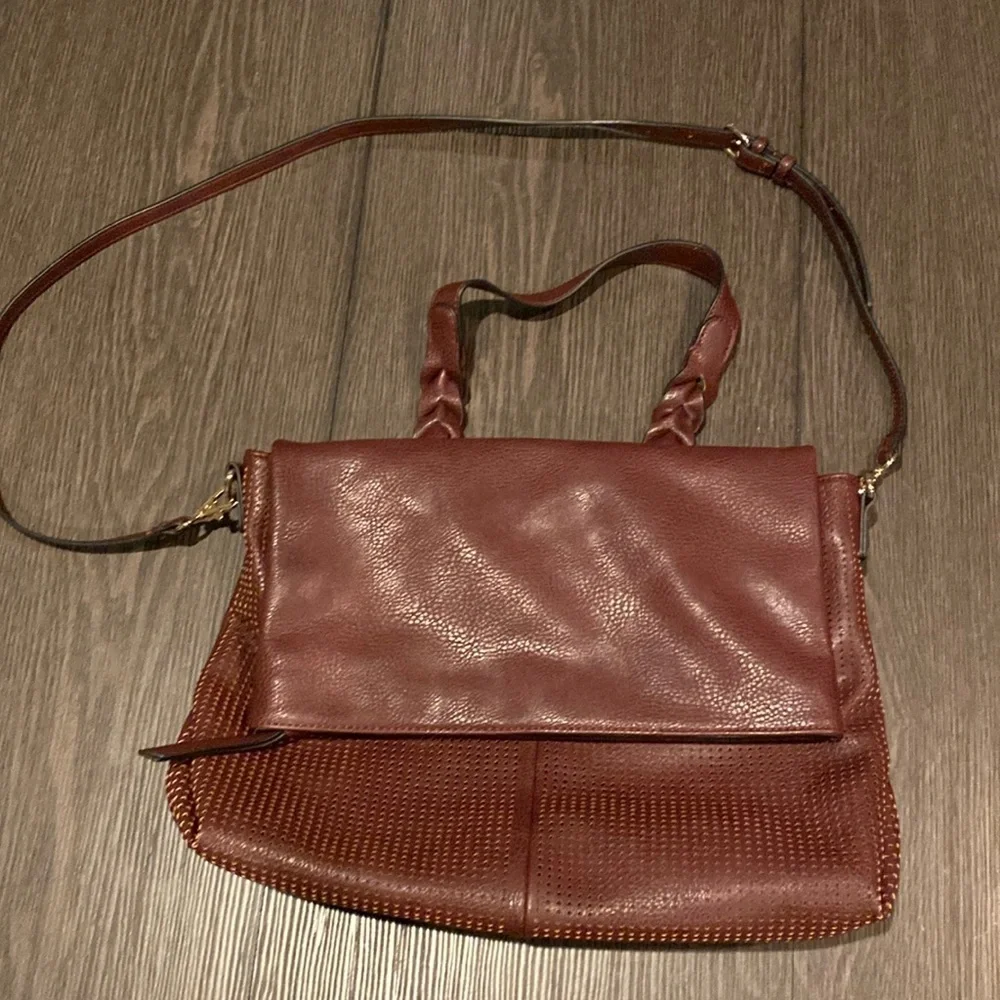 Market and Spruce shoulder purse. Brown. Multiple pockets.